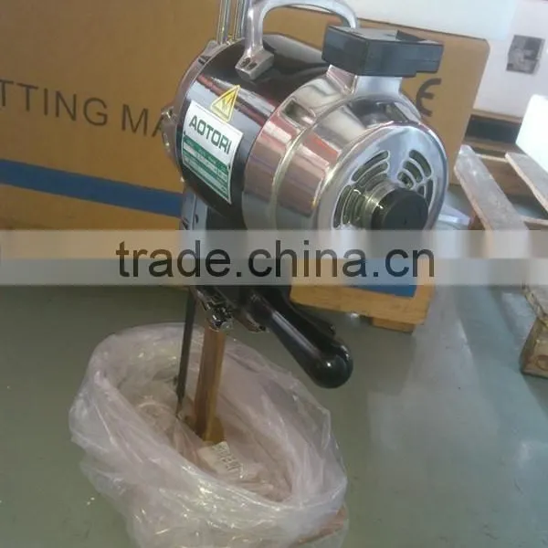 550/750W Auto-Sharpening Cutting Machine CZD-3 CLOTH FABRIC CUTTING MACHINE photo-2