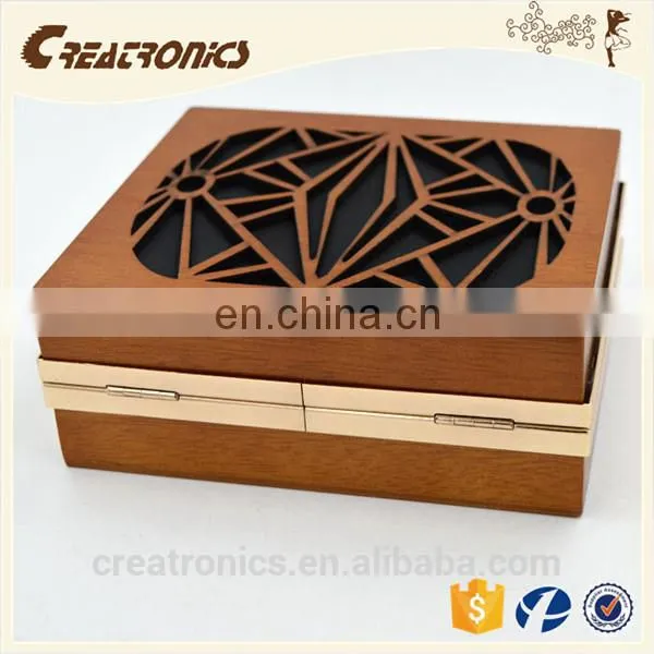 CR Factory OEM Acceptable Engraving Patterns Hollowed-out Design Metal Frame Long Chain Rectangled Shaped Wooden Box Clutch Bag photo-3