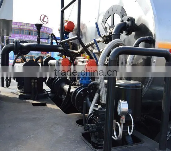 DONGFEN 4X2 Mini Sprayer Bitumen Distributor Truck for Sale photo-6