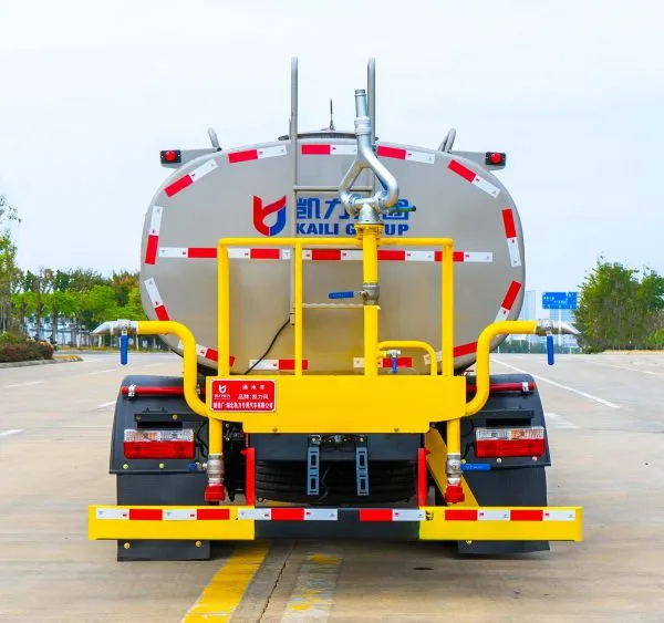 HOWO/Sinotruck 4X2 4X4 6X4 6X6 8X4 10m3 20m 30m3 Truck Mounted Spray Milk/Water Tanker Truck Price for Sale/Water Truck/Used/New photo-2