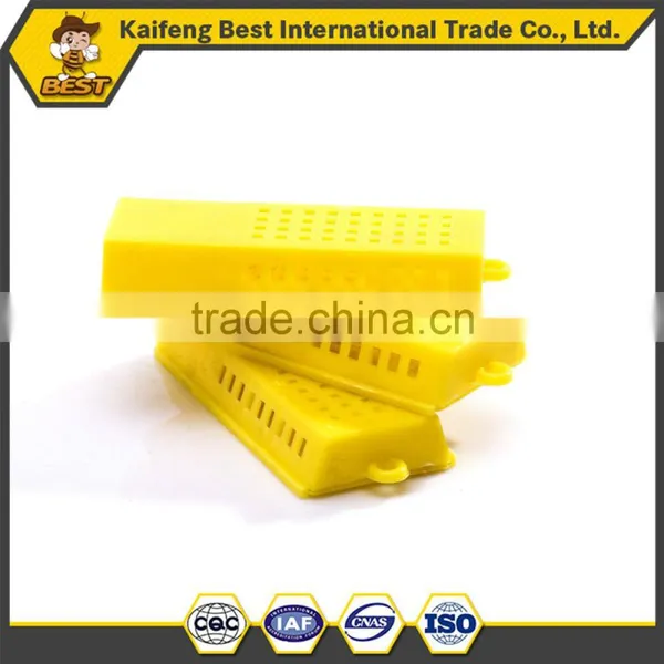 Yellow Plastic Bee Queen Cage for Beekeepung Equipment photo-2