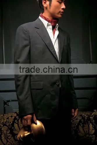 2017 New Design Fashionable Bespoke Men Suit Made in China