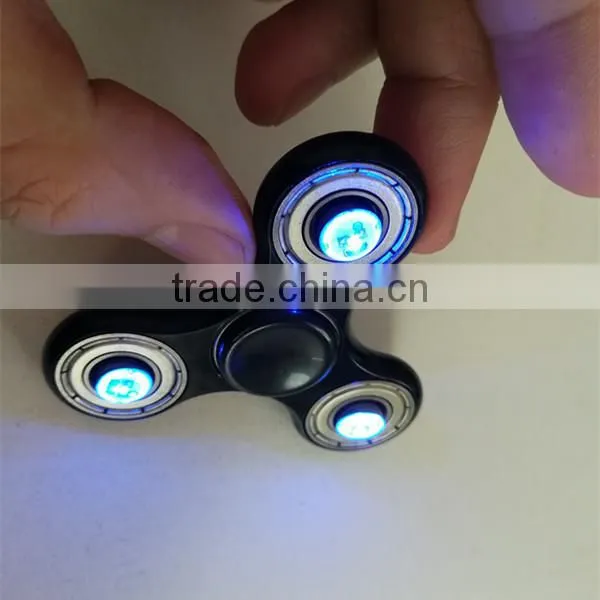 699 New Type Tri Led Hybrid Ceramic Bearing Spinner Led Glow Light Hand Fidget Spinners Spinner Toy photo-4