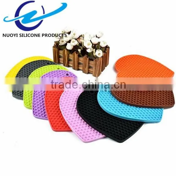 Cellular Silicone Coaster Silicone Table Placemats Heart Shape Coaster Mats OnThe Table In Kitchen photo-5