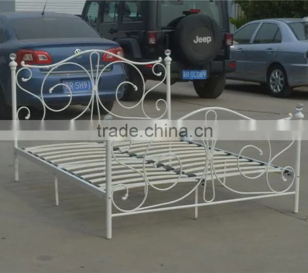 Modern and Elegant Metal Double Bed in White Color photo-4