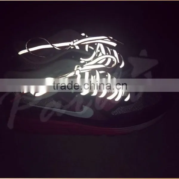 Clubbing 3M Light Reflective Shoe Laces Reflects Light in the Dark photo-5