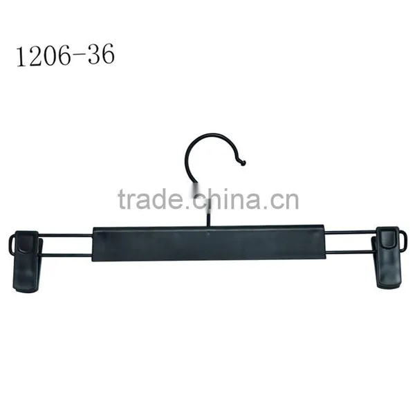 China Dongguan Plastic Bottom Pants Hangers
