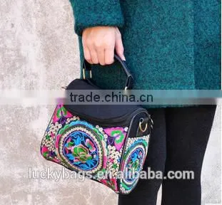 Supply Embroidery Canvas Messenger Bag Shoulder Bags for Women photo-2