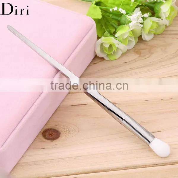 Shiny Sliver Custom Blending Compact Eyeshadow Brush photo-3