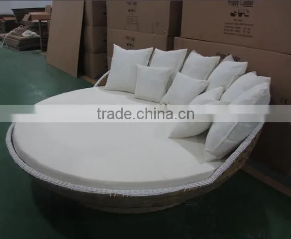 Round Rattan Outdoor Bed Outdoor Swing photo-5