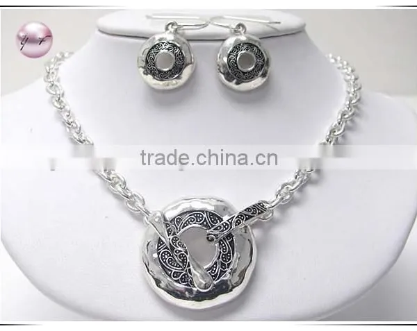 Textured metal round pendant toggle chain necklace earring set