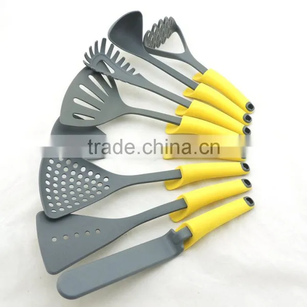 Promotion Nylon Slotted Turner