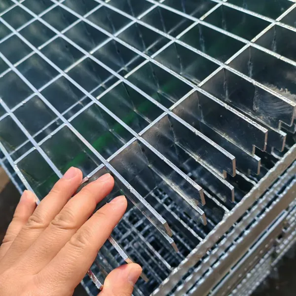 Grille de caniveau conforme aux normes, en fonte, classe de charge B125, longueur 500 mm, direct usine avec support technique