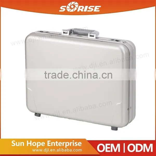 Factory Branded Aluminum Laptop Case photo-3