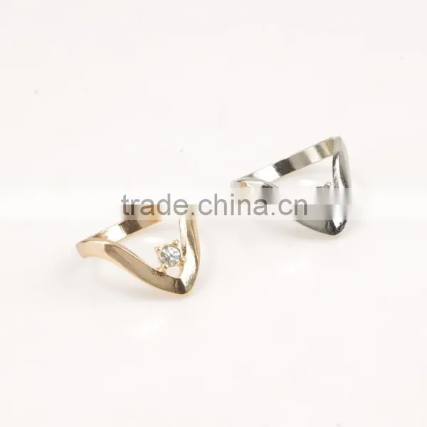 V Shape Latest Gold & Sliver Finger Ring Designs photo-3