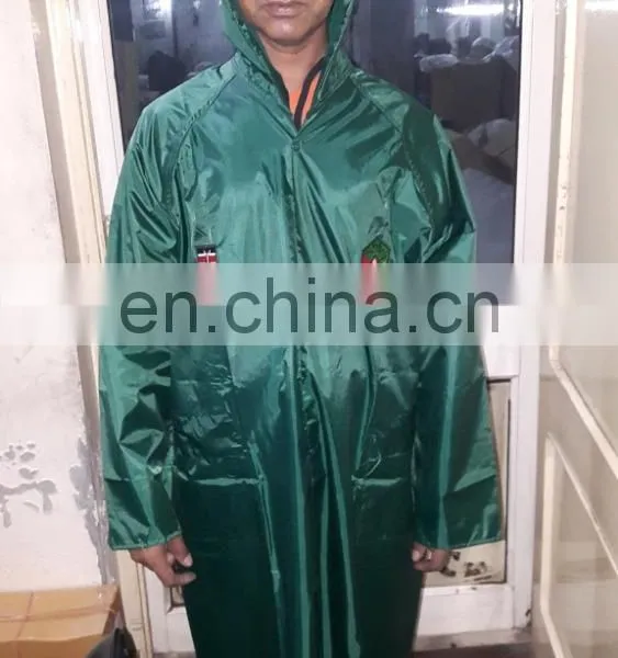 100 % POLYESTER RAINCOAT