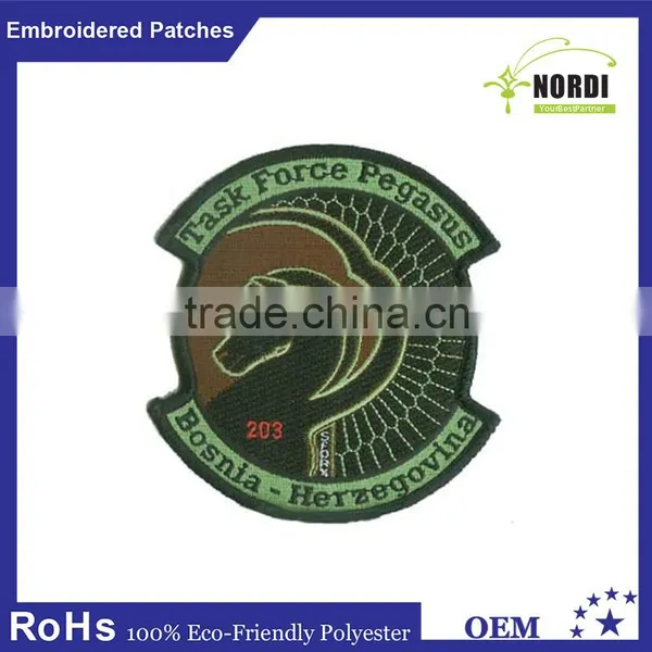 2015 New Design Fashion Embroidery Badge photo-4