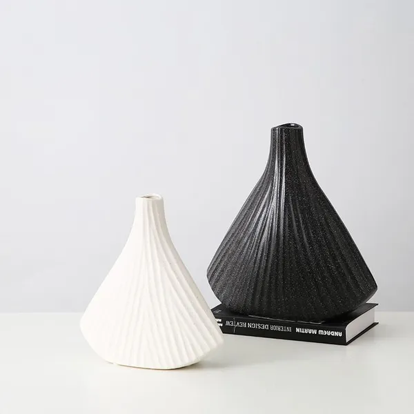 Simple Shell Soft Hand Made Ceramic Vase Decoration Art For Showroom Hotel Reception photo-4