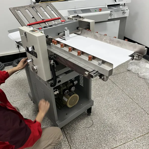 Shanghai Xiangbao XB-3800 Automatic Folding Machine photo-2