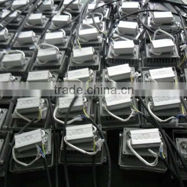 China Factory Project Light Led Solar Dusk to Dawn Flood Light 3 Years Warrranty With CE ROSH SAA UL Approval