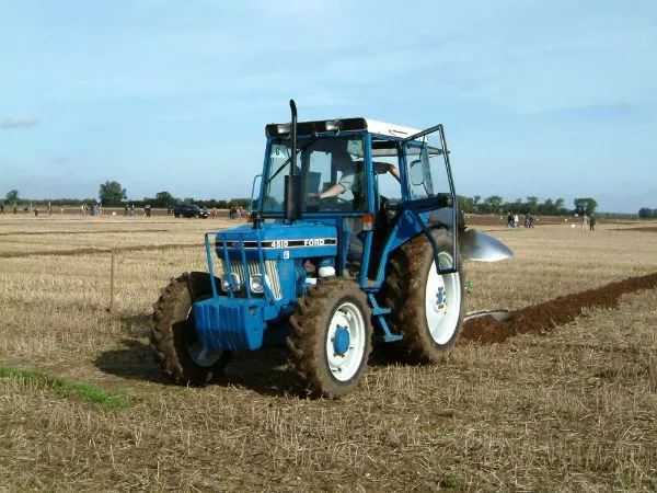 48KW Agricultural Farm Tractor 180hp Hydrostatic Engine 4 Wheel