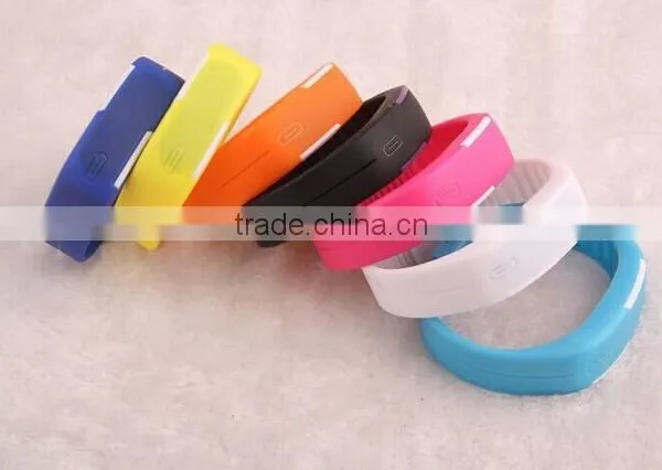 Made in China LED Energy Silicone and Digital Colorful Led Bracelet Watch photo-4