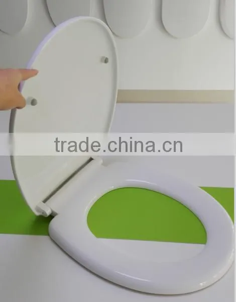 High Quality Sanitary Ware Bathroom White Round Duroplast 17'' Toilet Seat photo-4