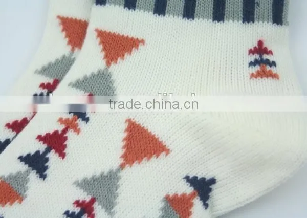Wholesaler Cheap Price Bright Color Jacquard Cotton Socks photo-5