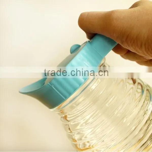 1.5L Clear Glass Water Jug Bottle With Plastic Handle Lid photo-2