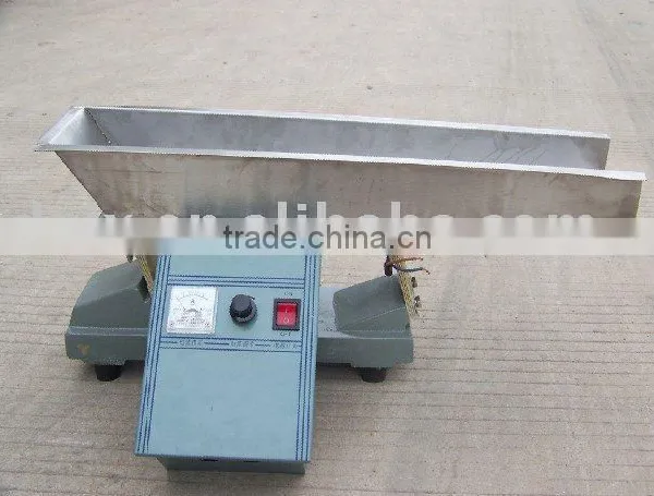 Tiny electromagnetic feeder