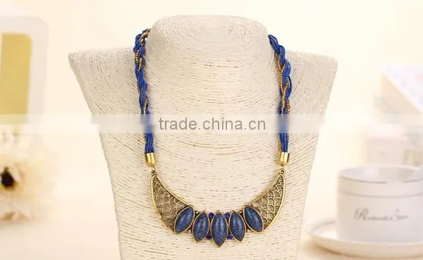 Fashioable New Trendy High-end Gemstone Necklace Vintage Geometric Necklace Wholesale photo-3