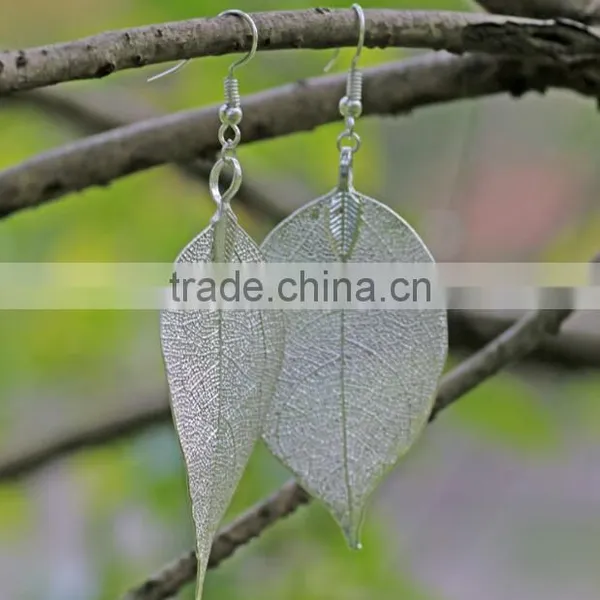 Zm33721a New Model Fancy Ladies Leaf Design Drop Earrings for Party Girls photo-2