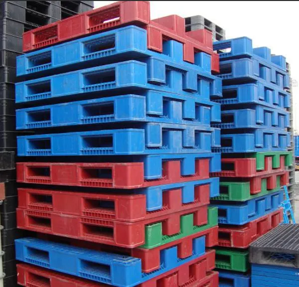 Stackable Plastic Pallets with 4-Way Entry for Efficient Handling