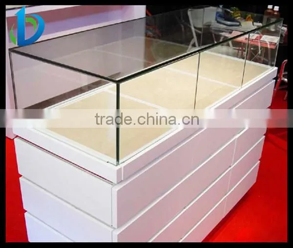floating shelf glass