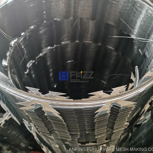 Galvanized Razor Wire CBT-60 Diameter 450mm for Perimeter Security Fencing Wire photo-2