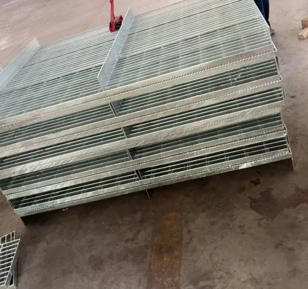 Anti-Corrosion Galvanized Steel Grating for Industrial Floor Walkway and Platform Applications photo-2