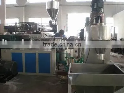 Plastic granulating machine