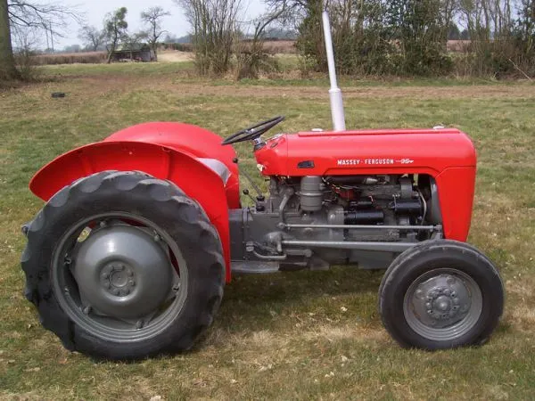 Four Wheel Agricultural Farm Tractor 30hp WHEELED Hydrostatic Engine
