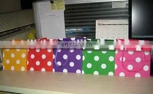 Plastic flowers carry bags