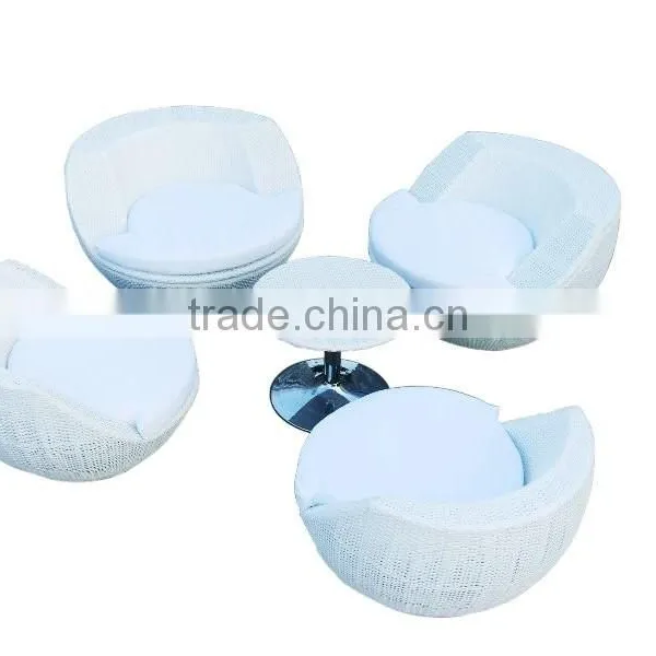 Rattan Coffee Table and Chairs photo-4