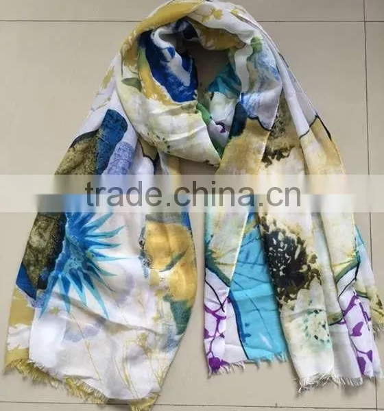 SGS Test New Arrival Lady Scarf Polyester Silk Screen Print Custom Scarf photo-2
