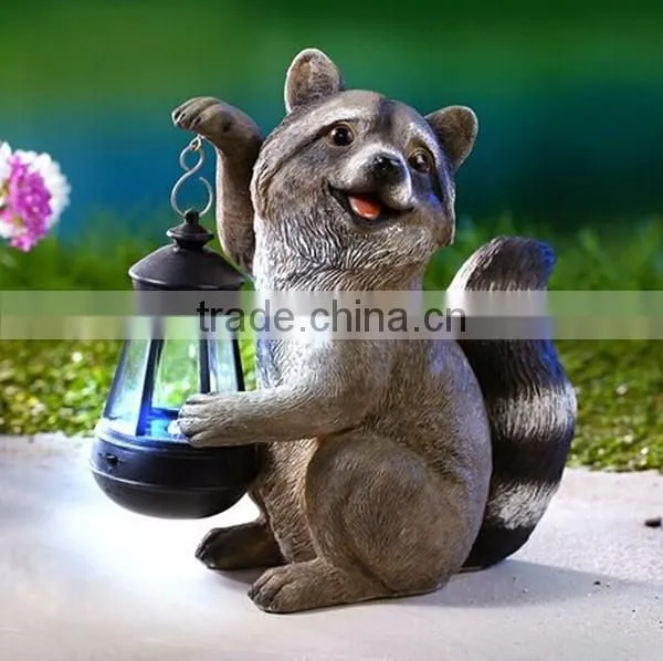 Garden Ornaments Polyresin Raccoon Figurine With Solar Light photo-2