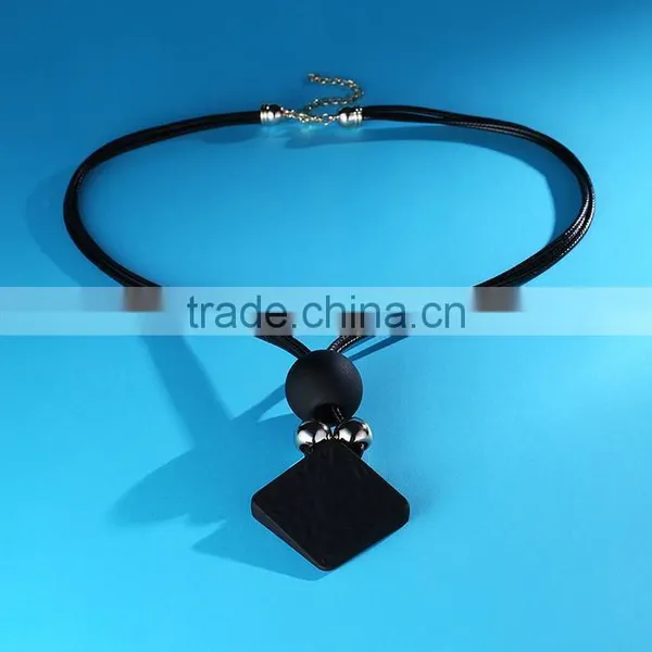 Rubber Rhombus Pendant Necklace Large Rubber Bead Pendant Wax Cord Necklace Simple Geometric Necklace for Autumn Garment photo-3