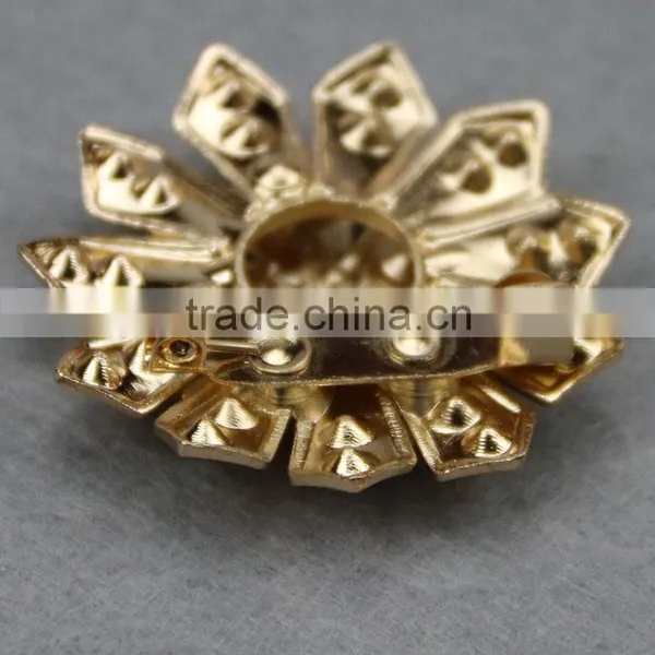 Fabulous Zinc Alloy Custom Rhinestone Cheap Crystal Metal Flower Brooch photo-6
