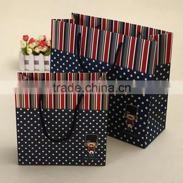 Fashionable Cartoon Paper Gift Bag Package photo-3