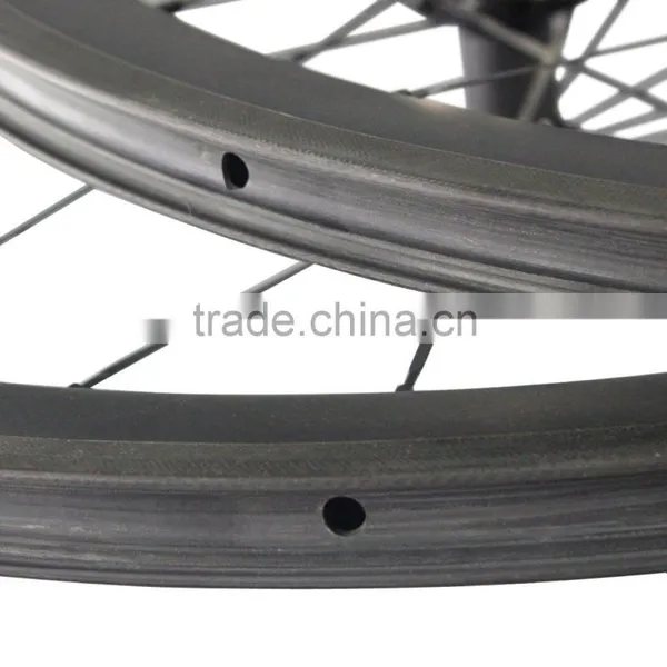 China Suppliers OEM 700C Carbon Clincher Tubeless Ready 25mm Width Road Rims Road Bike Wheels photo-3