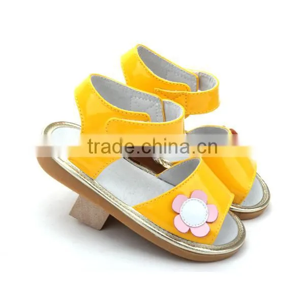 Guangdong Wholesale Factory Squeaky Sandals Fancy Baby Girls Shoes photo-2