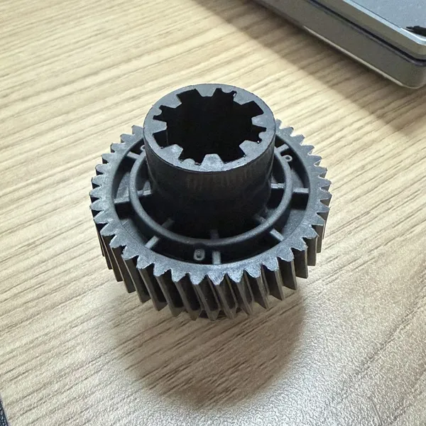 Piezas moldeadas por inyección de PA6+GF30 OEM personalizadas de un solo lugar para la transmisión de vehículos eléctricos nuevos – IATF 16949