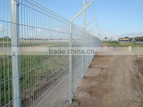 Green 5mm Wire Triangle Bending Welded Road Side 3D Mesh Fencing photo-5