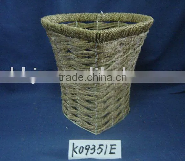 Nature Seagrass Weaving and Iron Frame Heart Shaped Rubbish Basket